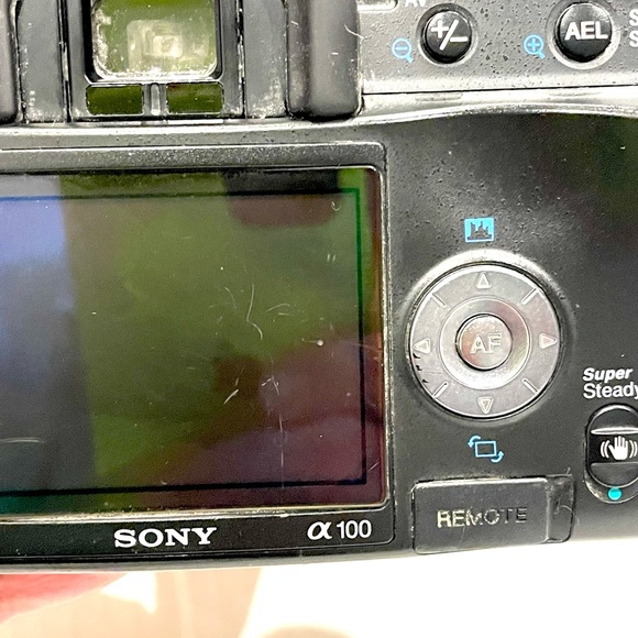 SONY Alpha DSLR A100 Camera - Picture 8 of 9